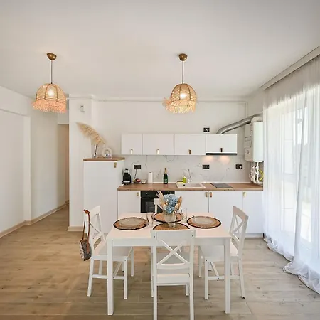 Lalublack Sea Infinity Pools Apartment Mamaia