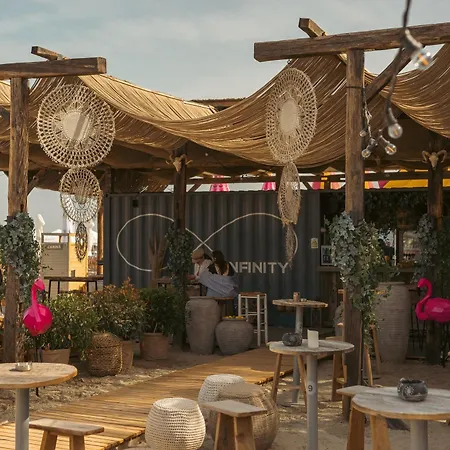 Lalublack Sea Infinity Pools Apartment