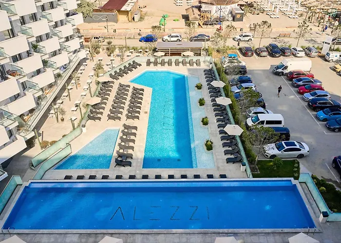 Lalublack Sea Infinity Pools *